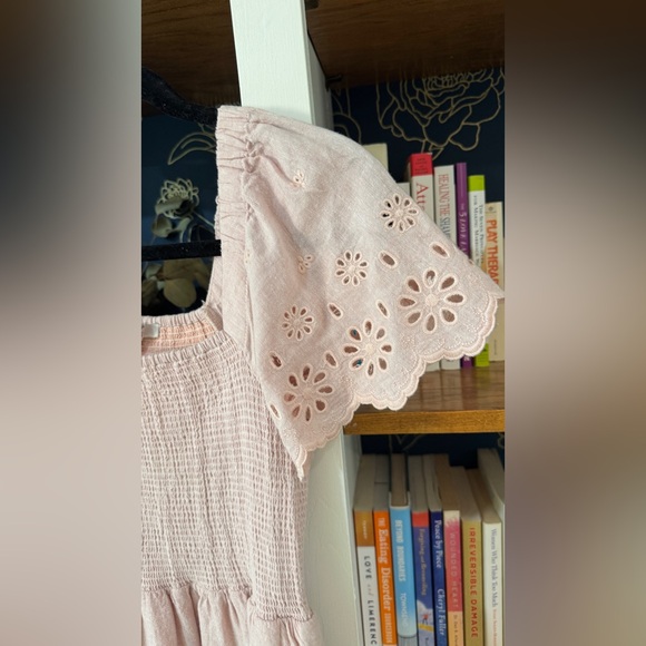 Madewell Linen-Blend Eyelet-Sleeve Lucie
Smocked Midi Dress - Picture 9 of 11